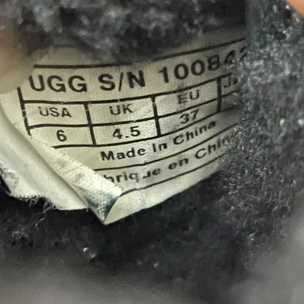 UGG Australia Bailey Bow II Black Leather Bootie Women’s Shearling‎ Ankle Boot